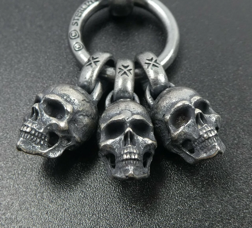 Colgante de tres calaveras en anillo de plata de ley 925 oxidada negra para hombre motociclista gótico Foto 4 de 4