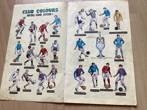 The Hotspur Book Of 'Football Club Colours' - DC Thompson 1969 & Rugby League - Picture 2 of 9