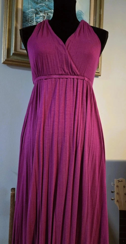 Vestido elástico halter púrpura pequeño para mujer de Pure Hype Foto 2 de 4