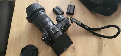 Nikon Zubehörpaket NIKKOR Z 24-200mm, Stativ, EOS NIK Z Adapter, Akkus