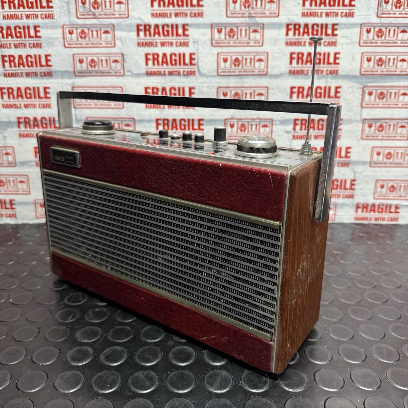Vintage Roberts Portable Transistor Radio