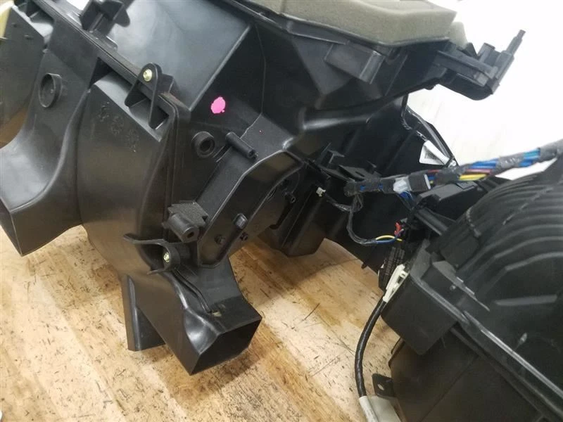 Оригинальная коробка обогревателя Dodge Challenger с кондиционером 2014 32142 - Изображение 4 из 4