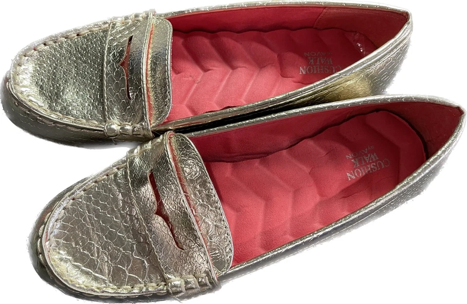 Zapatos para caminar Avon Cushion mocasines cómodos para mujer dorados 8 Foto 2 de 3