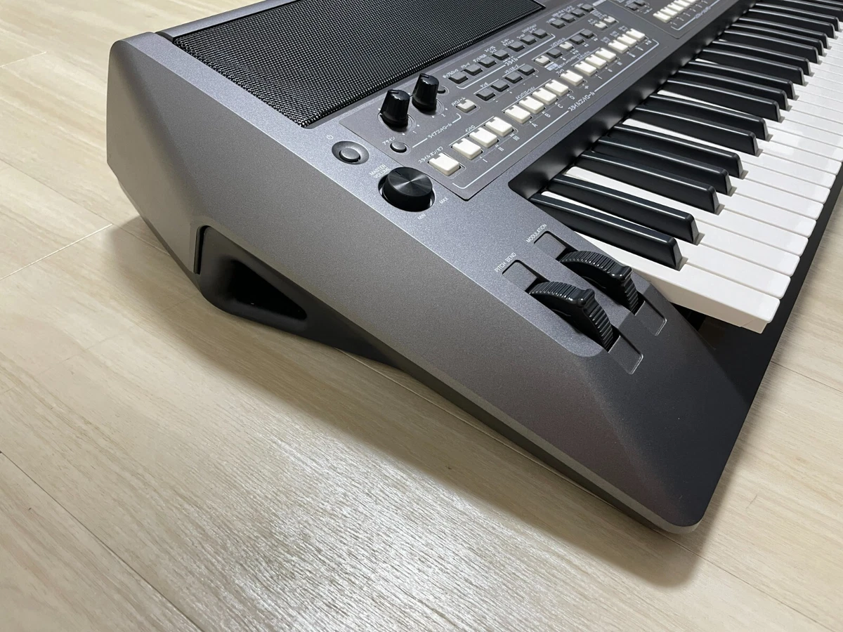 Yamaha PSR-S670 61-Key Digital Keyboard Portatone Workstation with