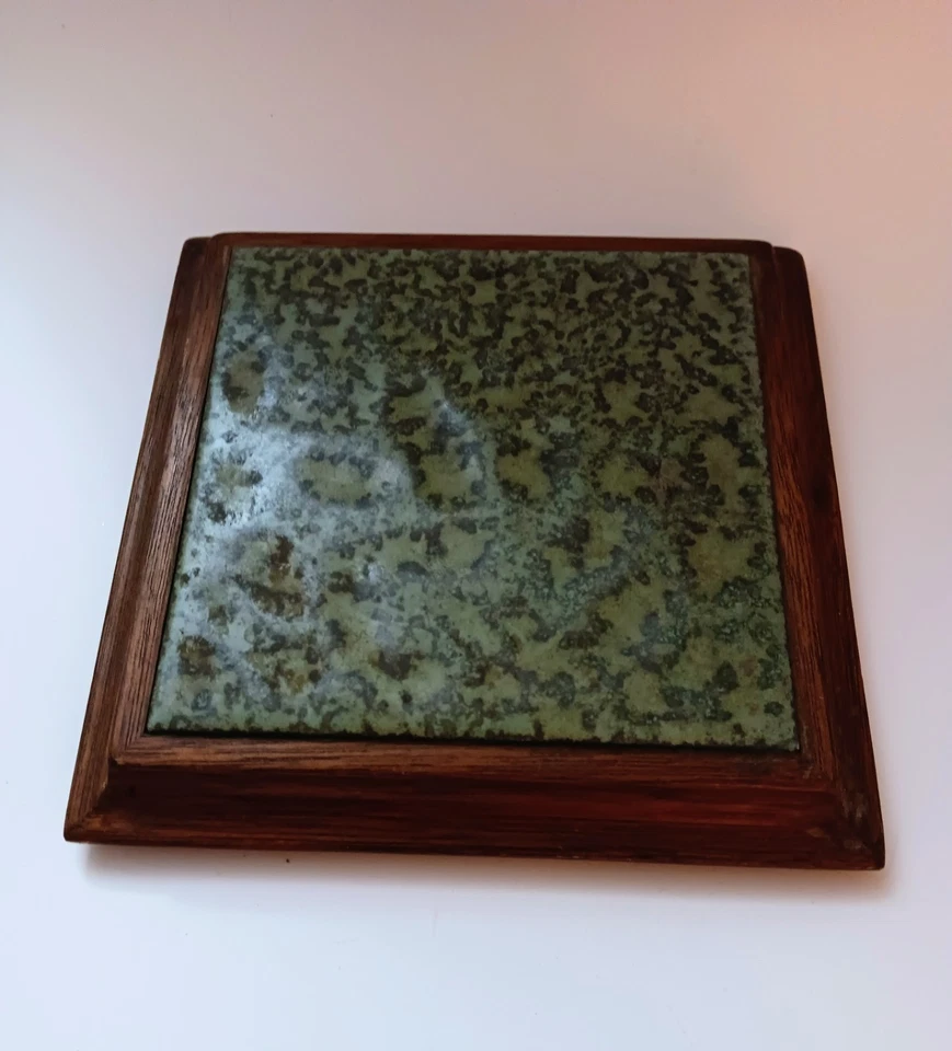 Remache de azulejos y madera hecho a mano colgante o remache cuadrado 7,5 X 7,5 pulgadas verde/marrón Foto 2 de 4