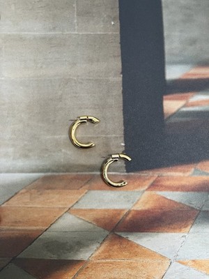 Gold C Form Illusion Minimal Creolen (sehr cos wochentag lässig)