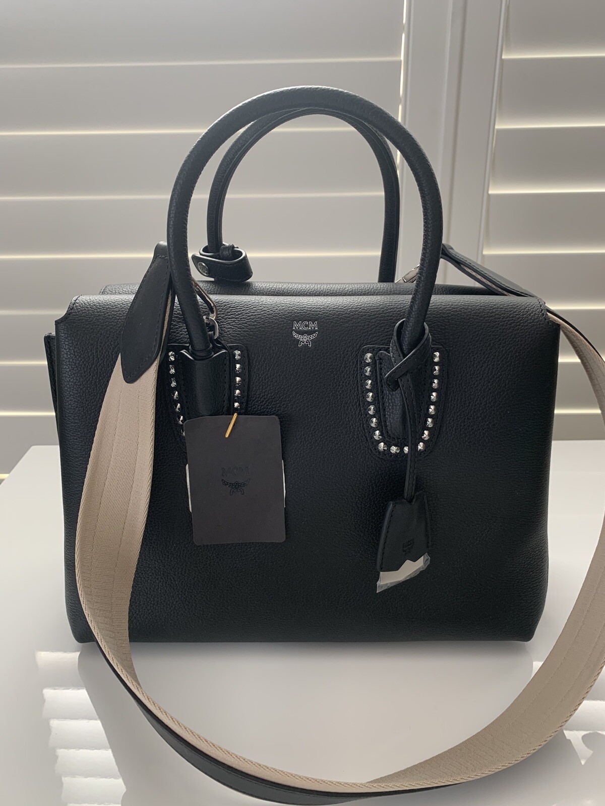 mcm milla medium black