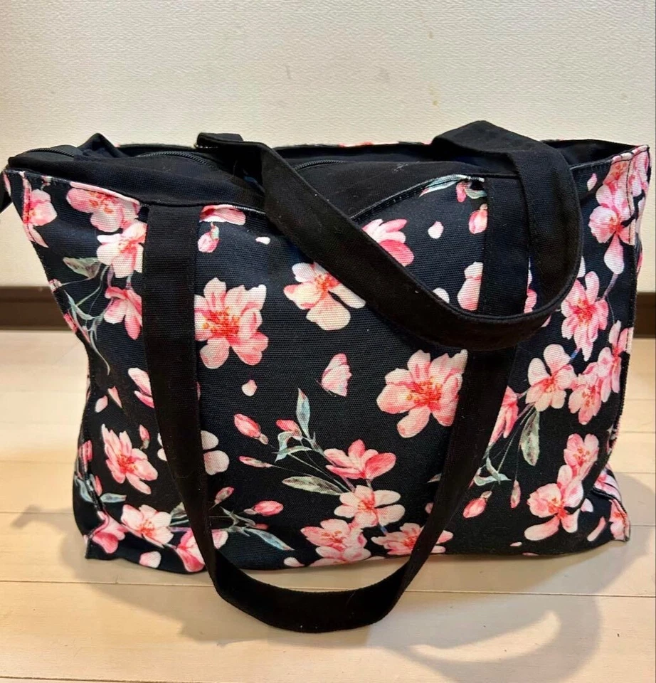 Hello kitty × Robin Ruth collaboration Kawaii Black Tote bag large Unused - Image 3 of 4