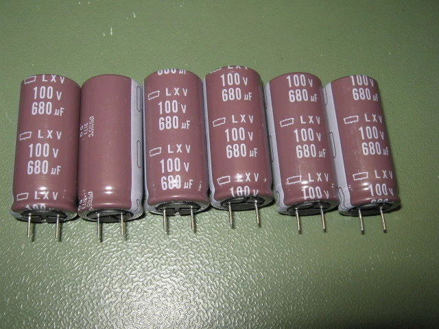 Condensatori Elettrolitici Nippon Chemicon 100uF 35V | 105&deg;C 8x12,5mm RM 3,5 | Confezione 50 Pezzi