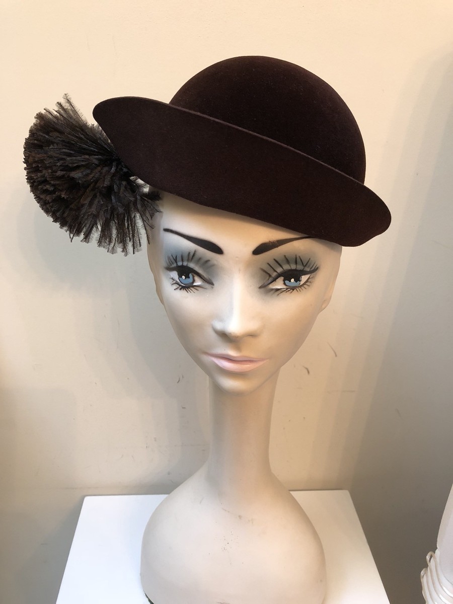 Chapeau En Velours De Soie Français Des Années 1940 - Marron, Marque Magasin Blum
