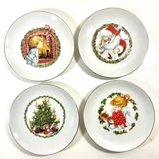 Vtg 4 JASCO Porcelain Christmas Plate Set 22 K Gold Trim Boy, Girl, Santa, Tree
