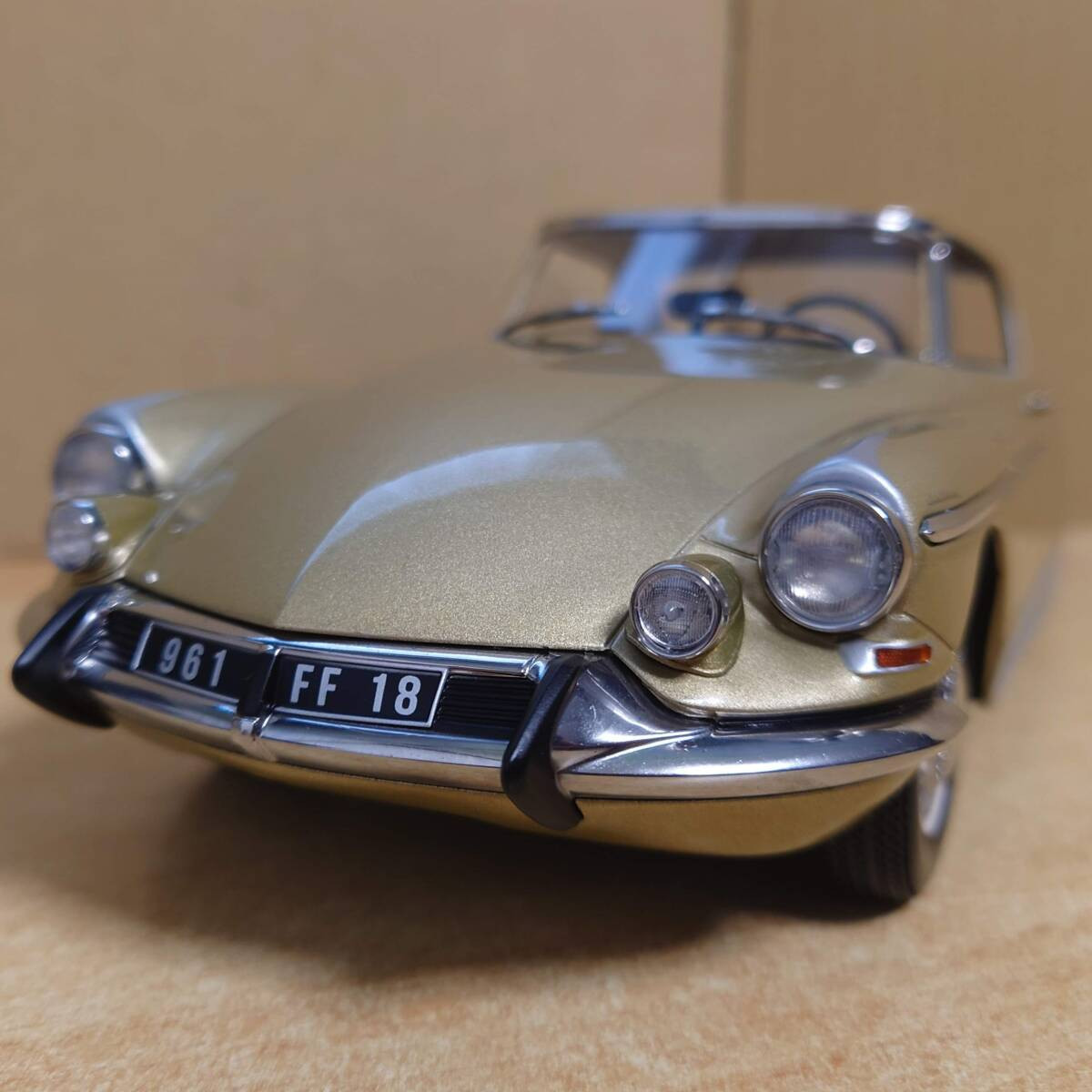 1/18 Citroen Ds19 Le Dandy 1964 Brown Ds 19 Norev Diecast 1/18 Citroen Ds19 Le Dandy 1964 Brown Ds 19 Norev Diecast