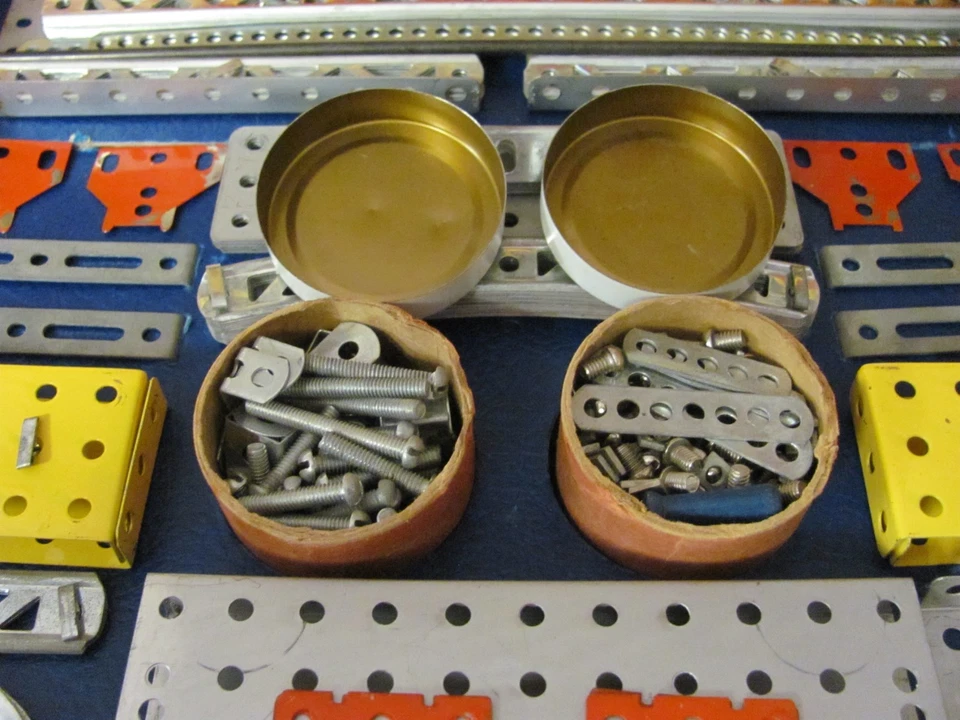 100% COMPLETE MID 50s GILBERT ERECTOR SET/8 1/2 FERRIS WHEEL SET/MINT CONDITION! - Image 4 of 4