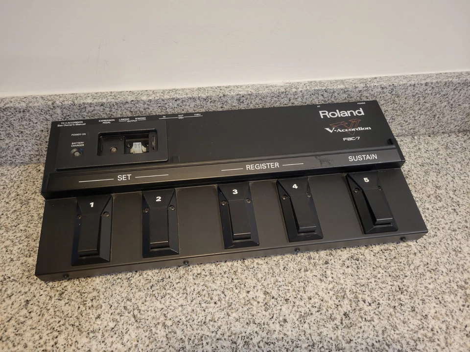 Roland FR-7 Digital Accordion FBC 7 Foot Controller Pedal Board Sustain - Image 2 of 4