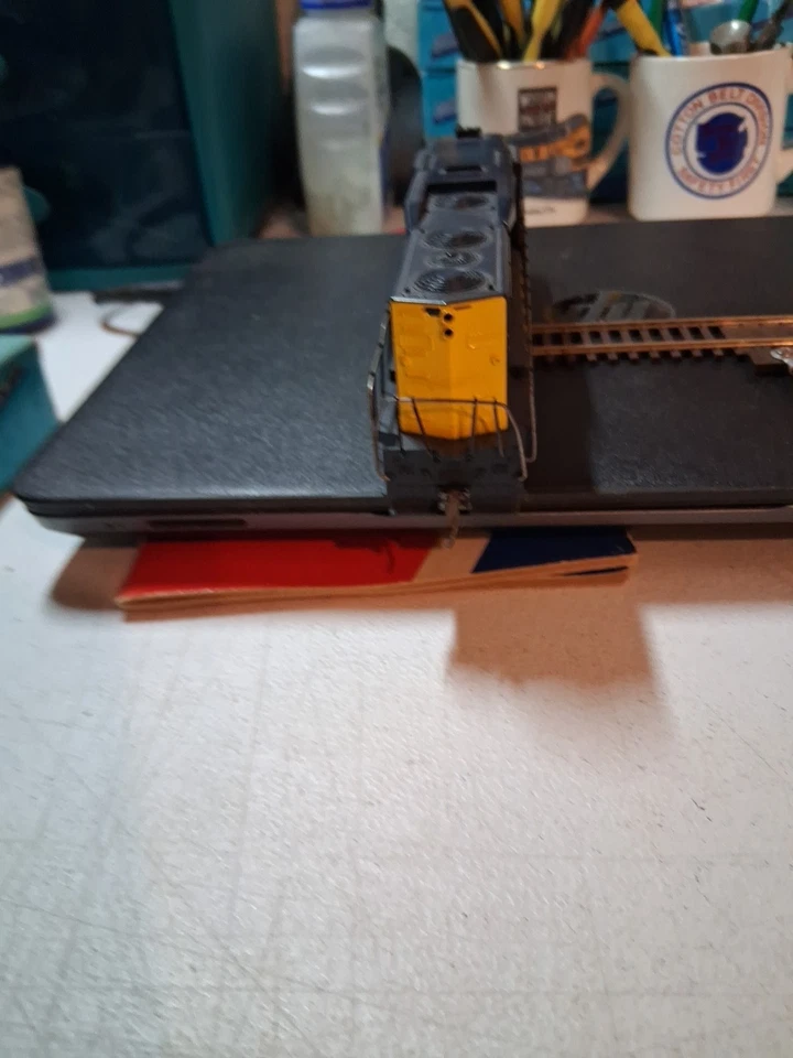 Athearn HO Santa Fe EMD GP30  #6237 Diesel Locomotive Vintage - Image 4 of 4