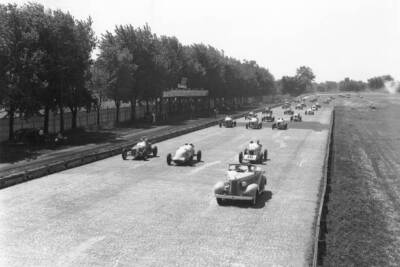 Indy Cars shown brick racing surface Indianapolis Motor Speedway p- Old Photo
