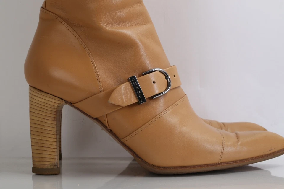 Botas de Colección CHANEL Beige Cuero Hebilla Punta Hasta la Rodilla Tacón Bloque Talla 39 Foto 3 de 4