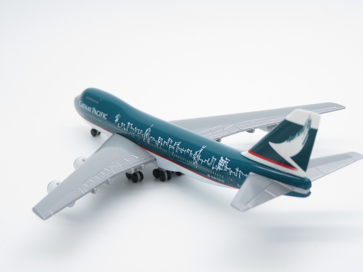 B-HIH Cathay Pacific Boeing 747-267B(SF) Photo by BjörnD | ID 421092