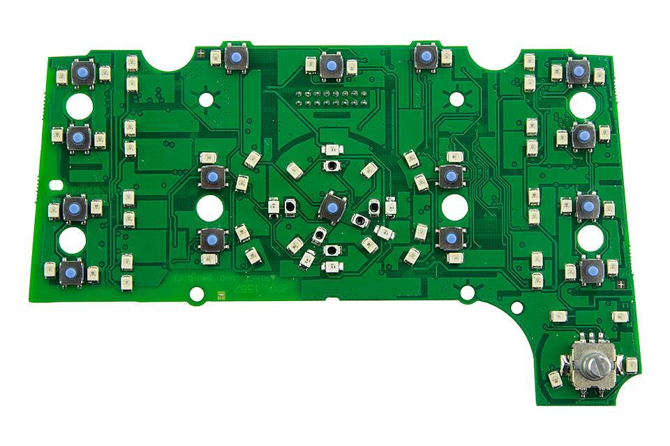 Panneau de navigation Audi A8 avec boutons MMI fluides et rétroéclairage rouge