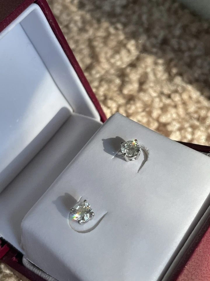 diamond stud earrings screwback preowned 18k - Image 2 of 4