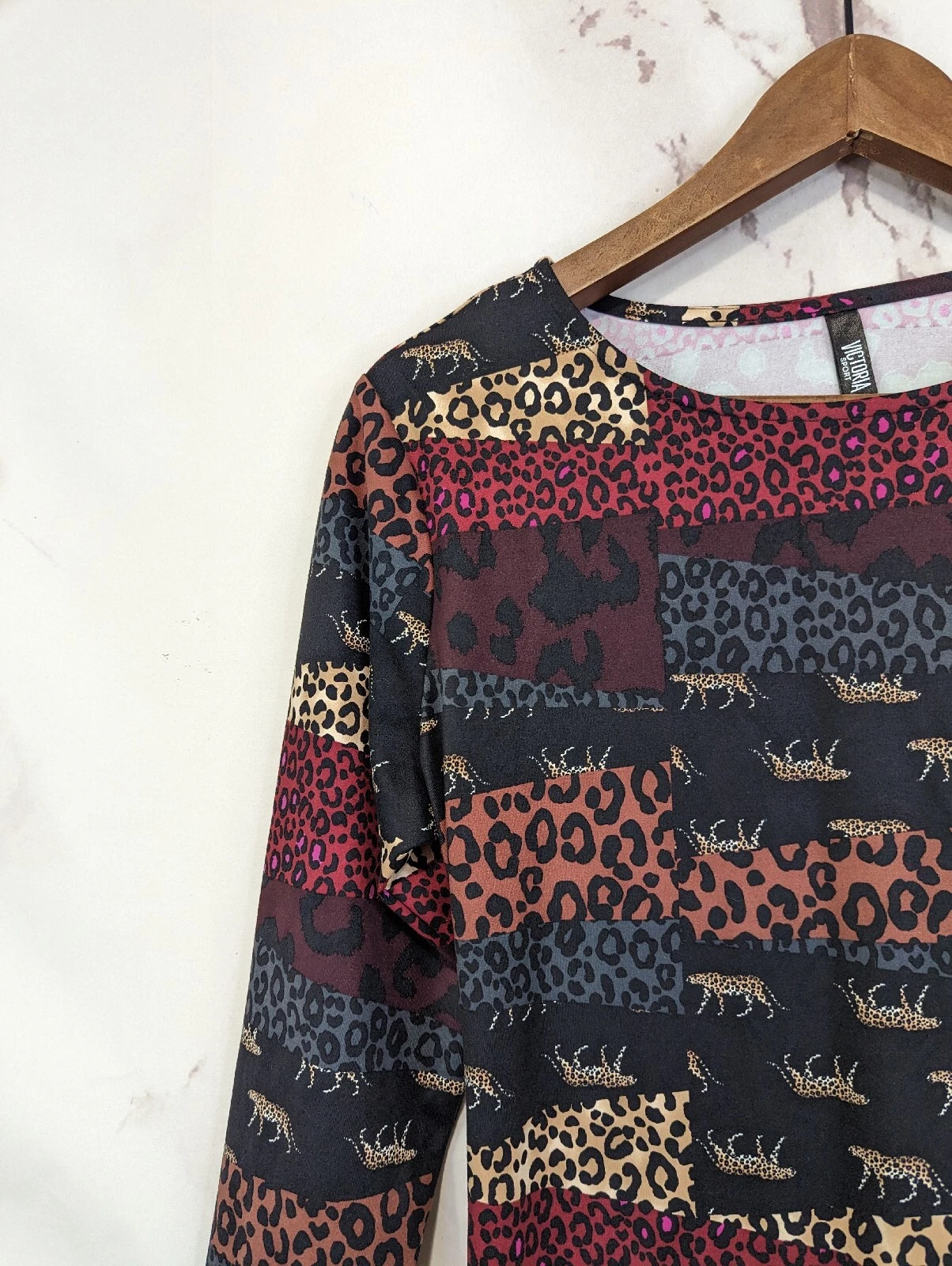 UNDERCOVER Abito Victoria Secret donna medio stampa animalier leopardato sportivo aperto dietro