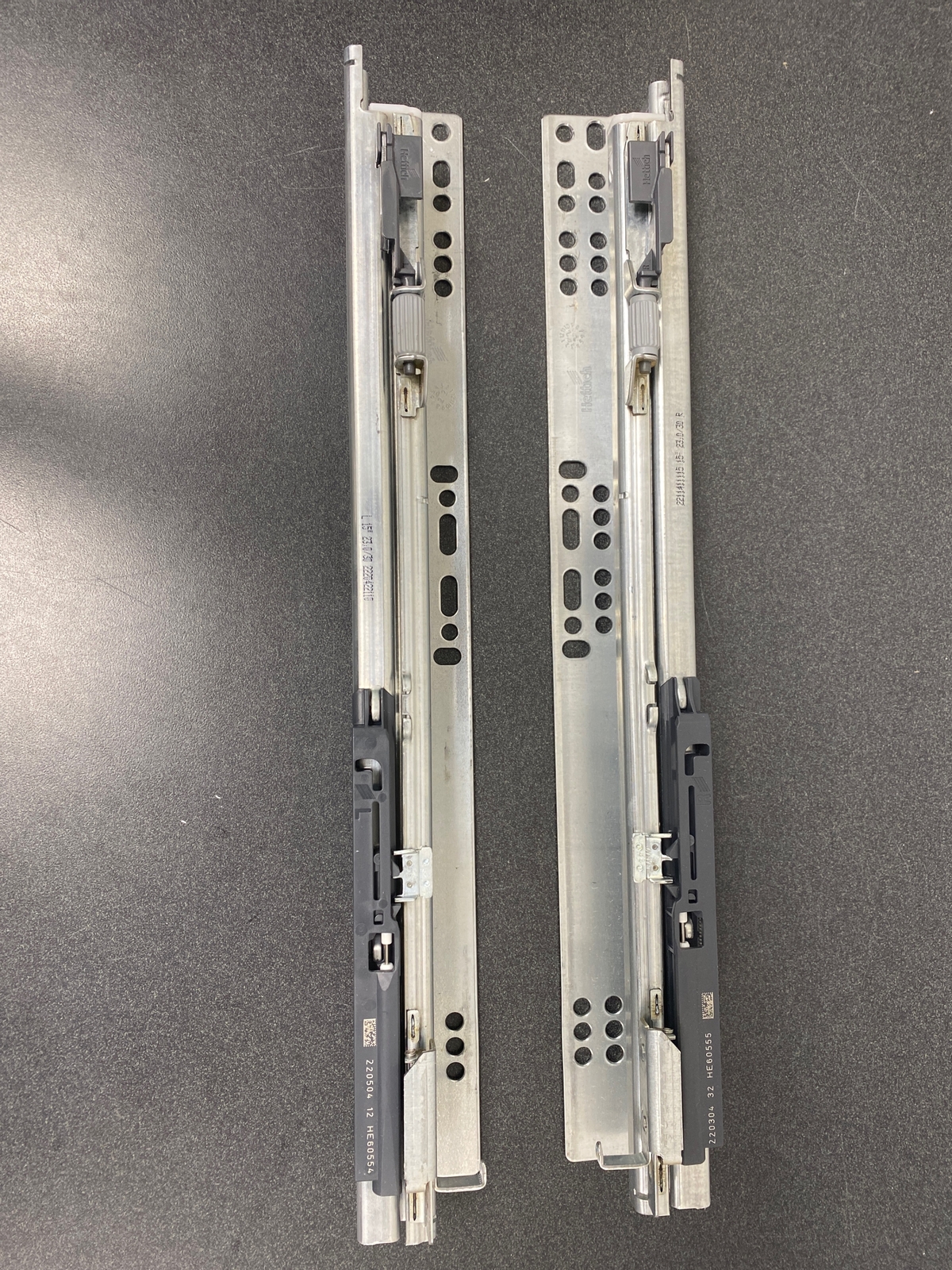 Hettich 9 209 799 Quadro 4D V6 15in. Full Extension Concealed Drawer Slides-Zinc