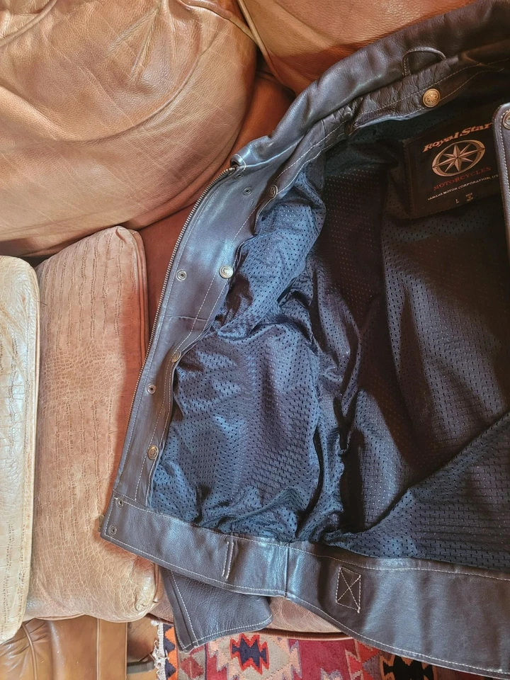 Vintage Rare - Yamaha Royal Star Heavy Leather Motorcycle Jacket with Badges - Image 4 of 4