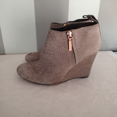  Clarks plus suede leather Ankle Boots us 5 wedge f