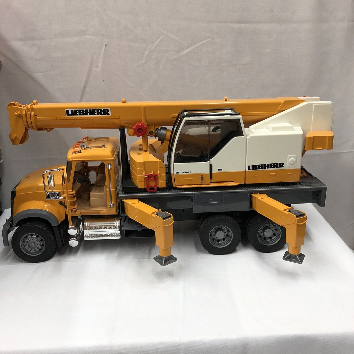 ブルーダー　MACK LIEBHERR クレーン Mack Granite Liebherr Crane Truck - A2Z Science & Learning