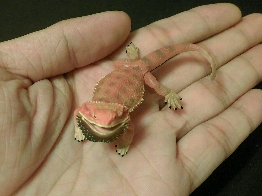 bearded dragon figurine
