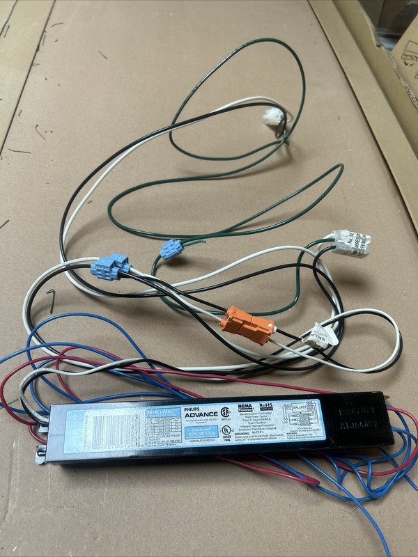 Advance ICN-3P32-N Electronic Ballast NEW
