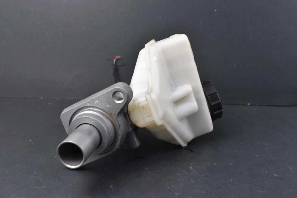 ✅Tanque de depósito de cilindro de freno maestro OEM 2007-2017 Volvo S60 S80 V60 V70 XC90 Foto 2 de 4