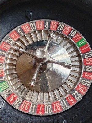 Vintage E.S. Lowe Casino Set Roulette Chess, Horse Races Suitcase NPLVC