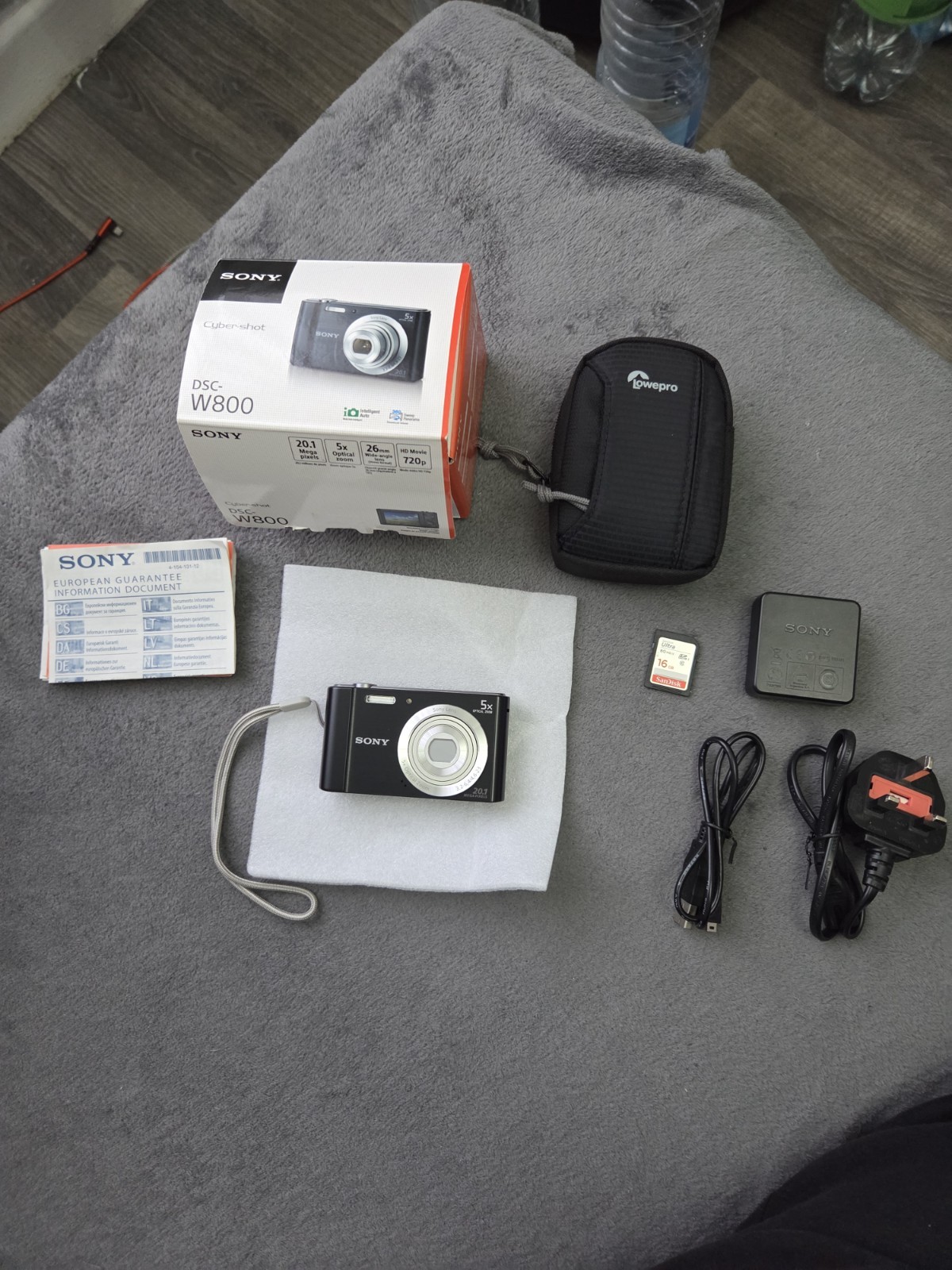 Sony Cyber-shot DSC-W800 20.1MP Digital Camera - Black - New and Working