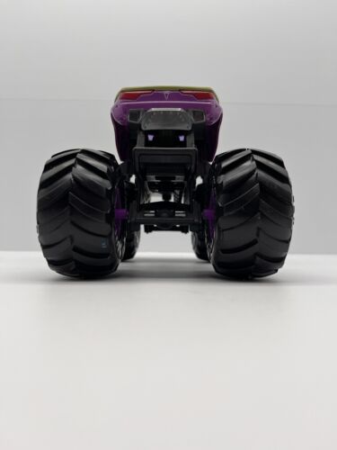 Hot Wheels Monster Truck Incredible Hulk 1:24 Hero Marvel Vehicle Die Cast Large - Picture 2 of 13