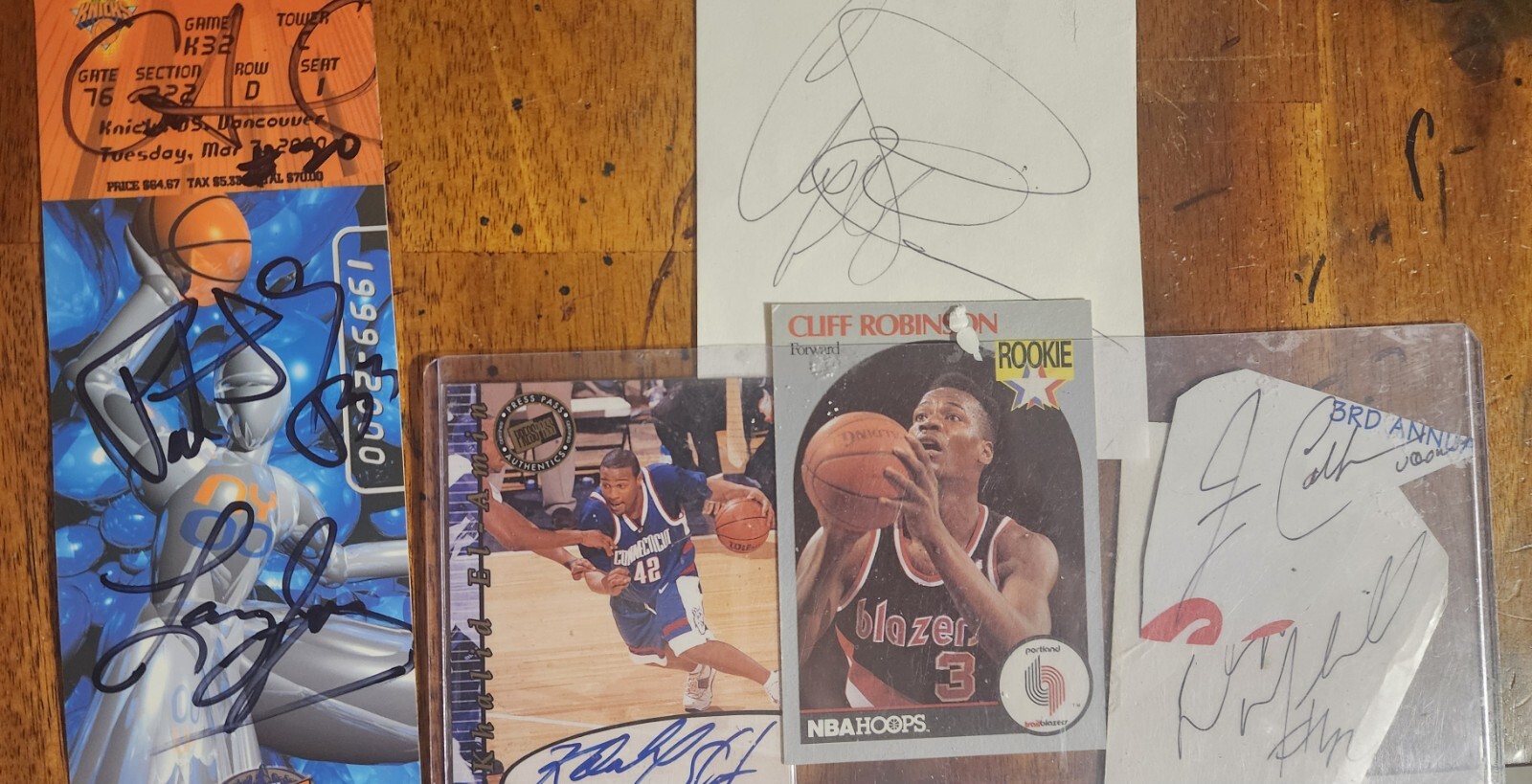 3/7/00 PATRICK EWING L. Johnson, A. Houston Misc UCONN SIGNED TICKET STUB Lot