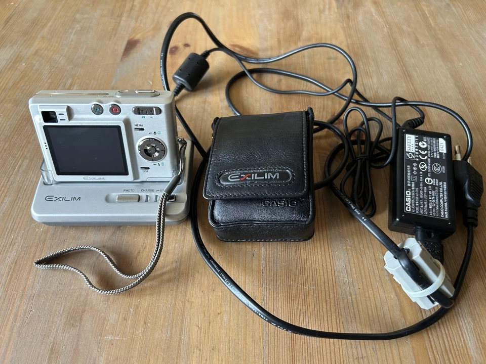 Casio Exilim EX-Z30 Digitalkamera – 3,2 MP, 3× optischer Zoom, Silber - TOP - Bild 3 von 4