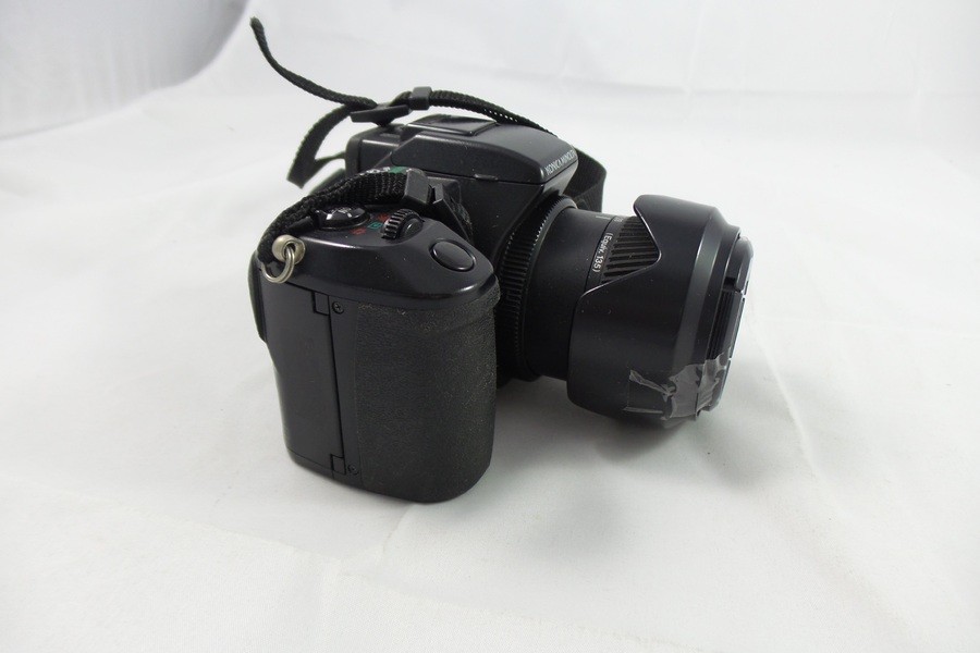 Konica Minolta Dimage A200 8 MP Digital Camera - Anti-Shake - 7x
