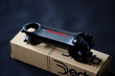 DEDA ELEMENTI SUPER ZERO 82º 110mm SCHWARZ/ ROT (entferntes Logo) Vorbau Rennrad