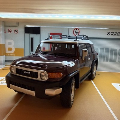Toyota FJ Cruiser AUTOart Diecast Model, 1/18 Scale Maroon, COA #2128