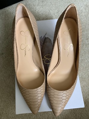 jessica simpson levin pump
