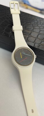 Lorus Damen Armbanduhr sehr leicht Designer Sport Retro Rarität 27mm Weiß RA6077