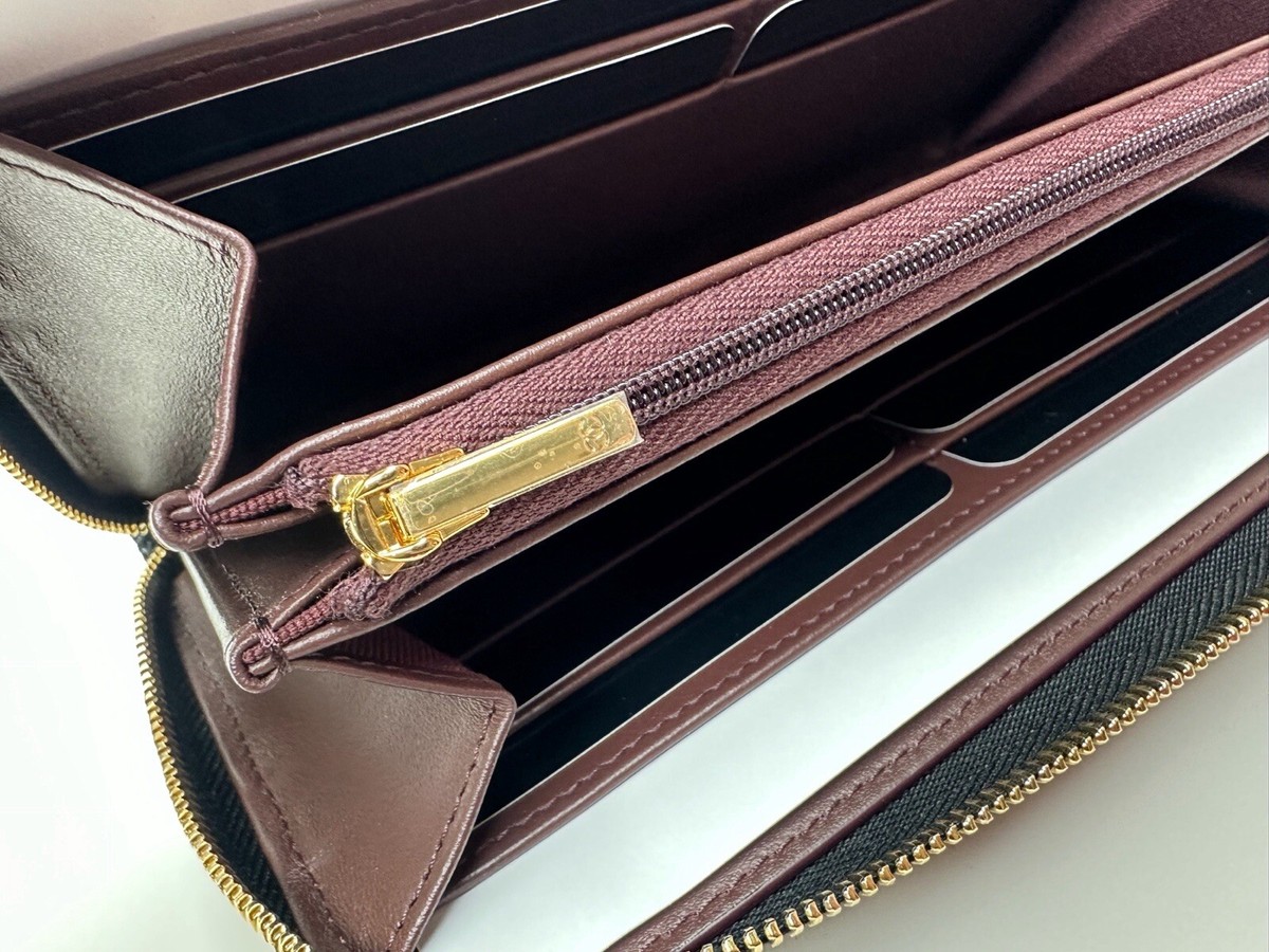 美品♡CHANEL Long Zipped Wallet 23S Long zipped wallet - Shiny grained calfskin, strass & gold