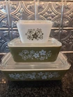 Vintage PYREX Spring Blossom Green Crazy Daisy 6 Piece Refrigerator Set w/ Lids