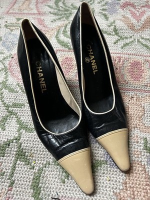 CHANEL Size 36 US 6 Black Beige Leather Pointed Cap-Toe Kitten