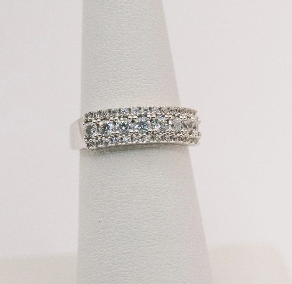 Anillo de eternidad Berricle Art Deco 1,3 quilates dos circonitas plateadas de ley talla 6 Foto 2 de 3