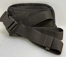 Crossbody Fanny pak Purse Handbag Green 2 Zip Compartments Adj. Strap Small NWOT