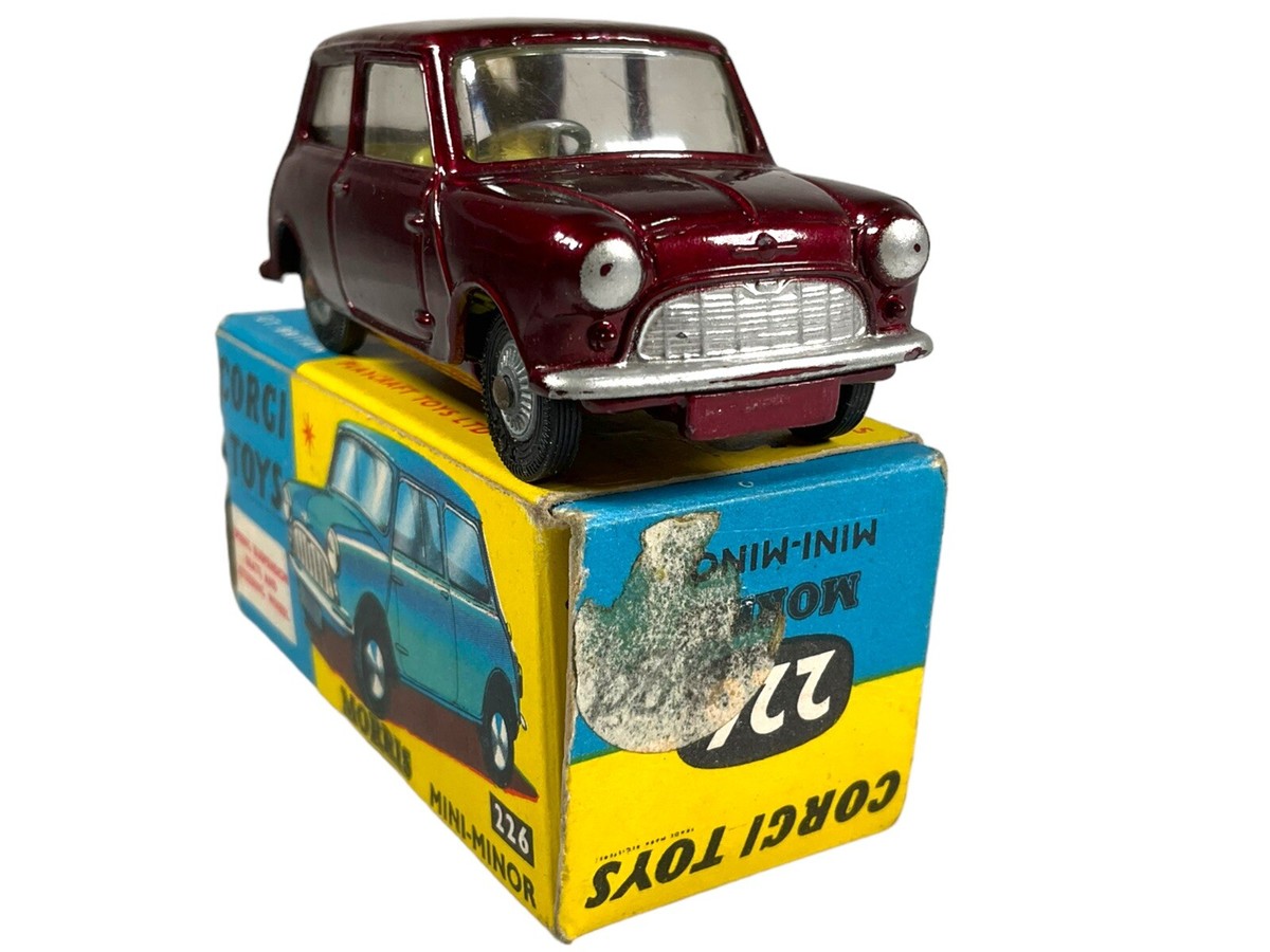 Vintage Corgi Toys 226 BURGUNDY Morris Mini-Minor diecast car BOX