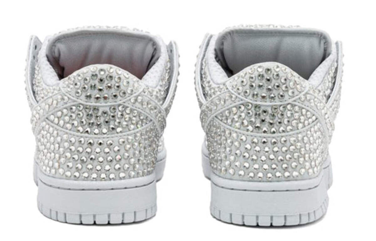 Size 7 - Nike Cactus Plant Flea Market x Swarovski x Dunk Size 7 - Nike Cactus Plant Flea Market x Swarovski x Dunk