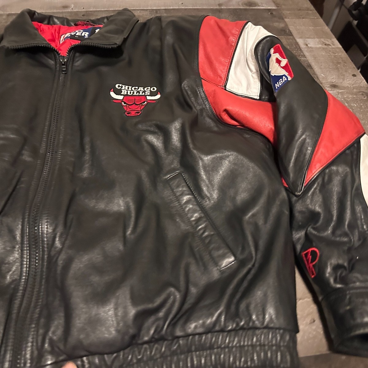 VTG Pro Player Chicago Bulls Leather Bomber Jacket NBA VTG Pro Player Chicago Bulls Leather Bomber Jacket NBA